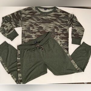 SPLENDID 2 Piece Lounge PJ Pajama Set Top Jogger Bottom Camouflage Soft Cozy XL
